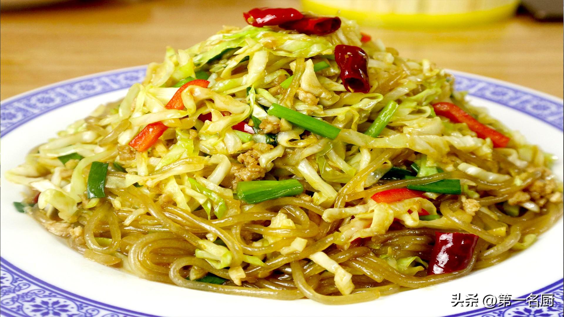 秋季,遇到卷心菜敞开吃,天然叶酸高!简单一炒比肉香,咋吃都不腻-卷心菜有叶酸吗