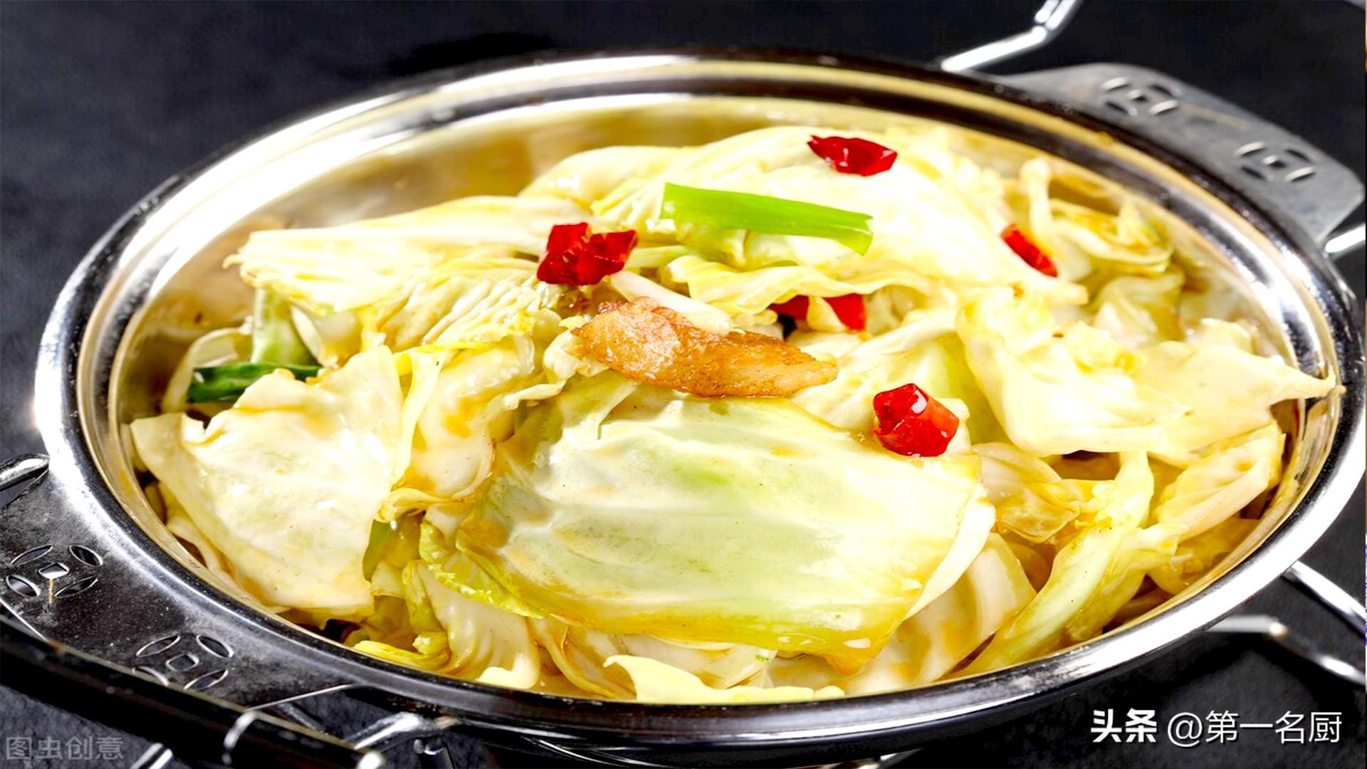 秋季,遇到卷心菜敞开吃,天然叶酸高!简单一炒比肉香,咋吃都不腻-卷心菜有叶酸吗