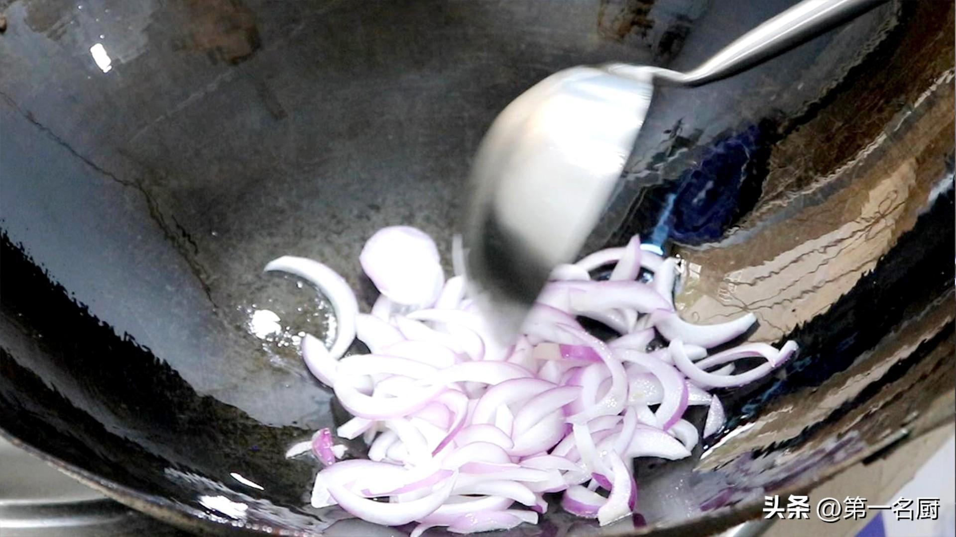 秋季,遇到卷心菜敞开吃,天然叶酸高!简单一炒比肉香,咋吃都不腻-卷心菜有叶酸吗