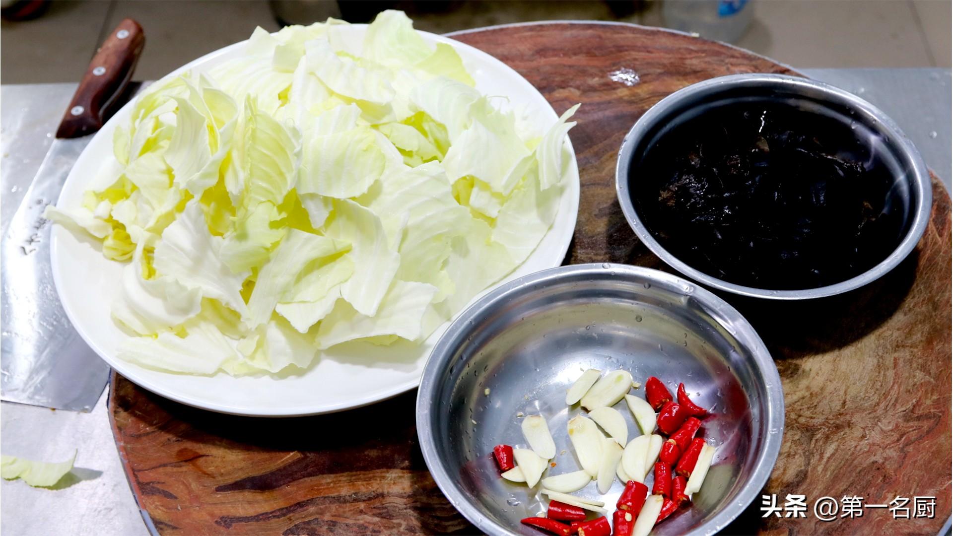 秋季,遇到卷心菜敞开吃,天然叶酸高!简单一炒比肉香,咋吃都不腻-卷心菜有叶酸吗