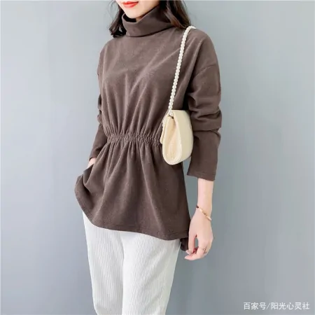 卫衣不吃香了,今秋流行“德绒衫”+哈伦裤,时髦减龄又显气质-德绒衣服的好处