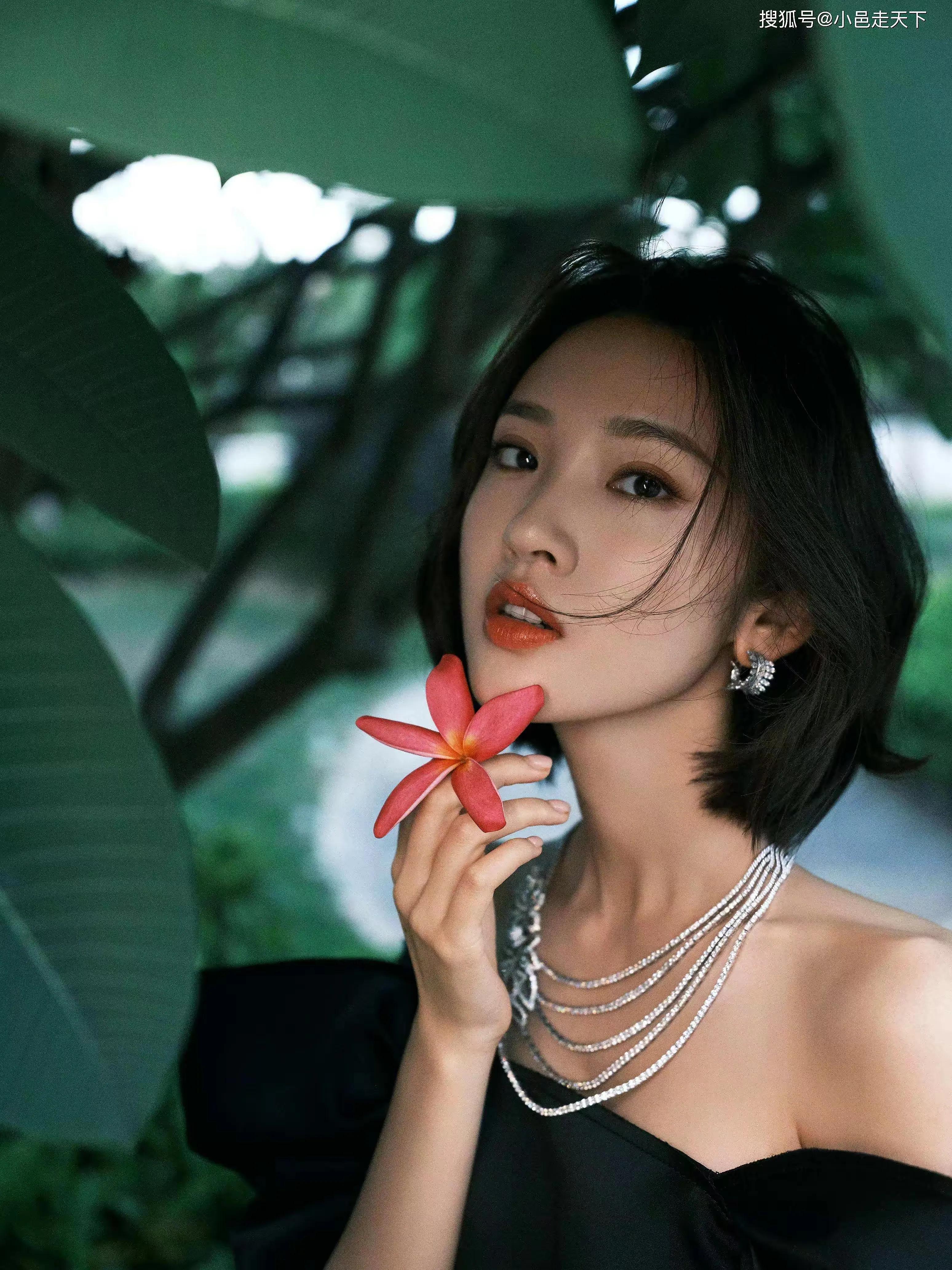 为什么圈里最干净的女星是唐艺昕,而不是刘亦菲?(为什么说娱乐圈没几个干净的)