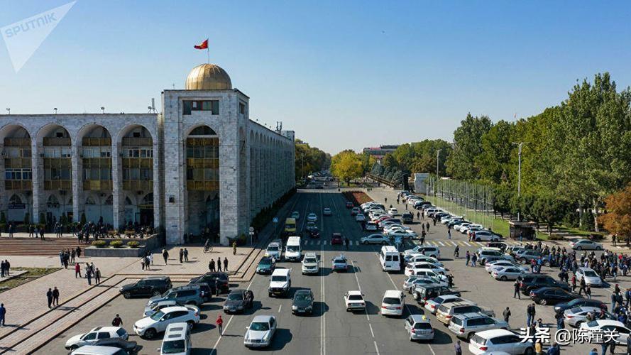 “中亚五国”是哪五国?几个和我国接壤?面积、人口各是多少?(中亚五国原来是一个国家)