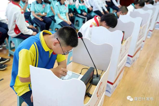 一听一写承汉韵 一撇一捺展风采-一撇一捺写好中国字,堂堂正正做好中国人