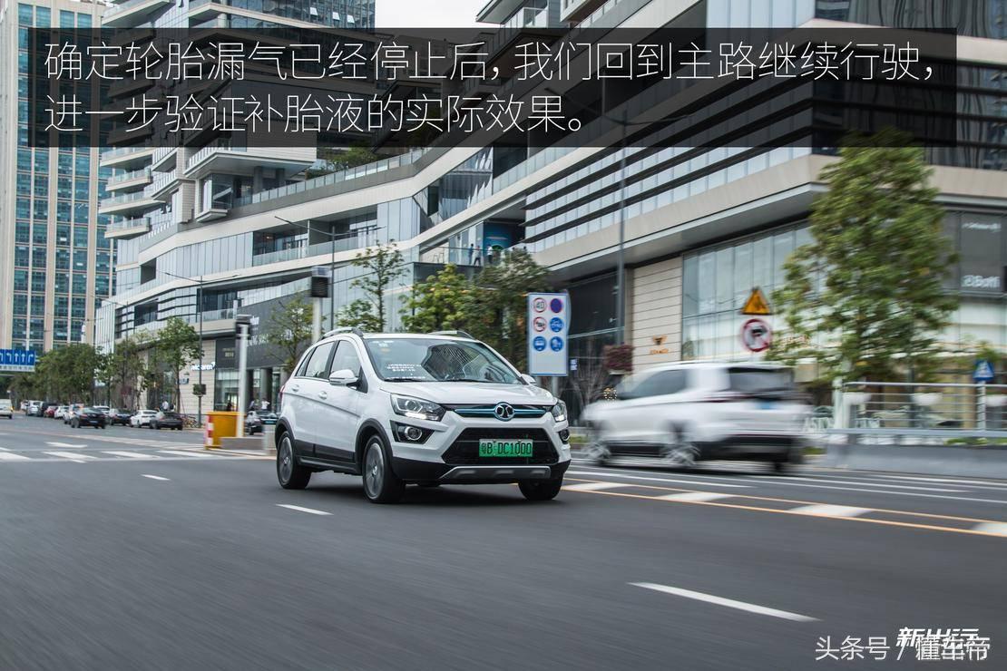 车胎扎了怎么办?一招学会正确使用补胎液-车胎被扎了补完之后安全吗