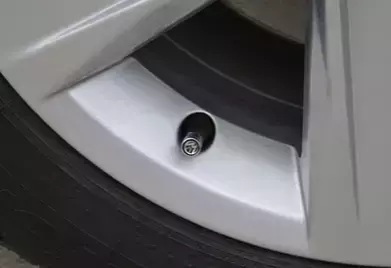 轮胎慢漏气,怎么办!先查看这些原因!-轮胎有点慢漏气怎么办