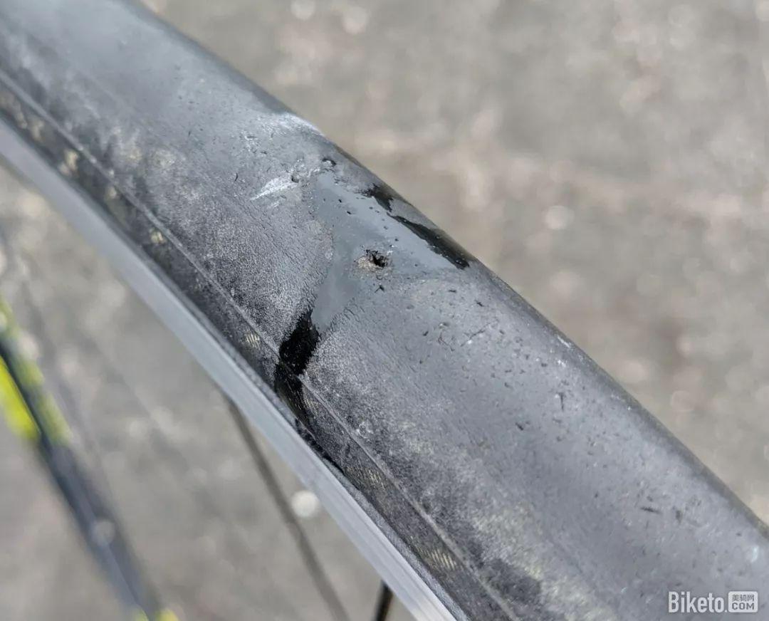 直怼气嘴的补胎神器 1分钟够快了吗?台湾IRS充气补胎液测试-汽车充气补胎宝