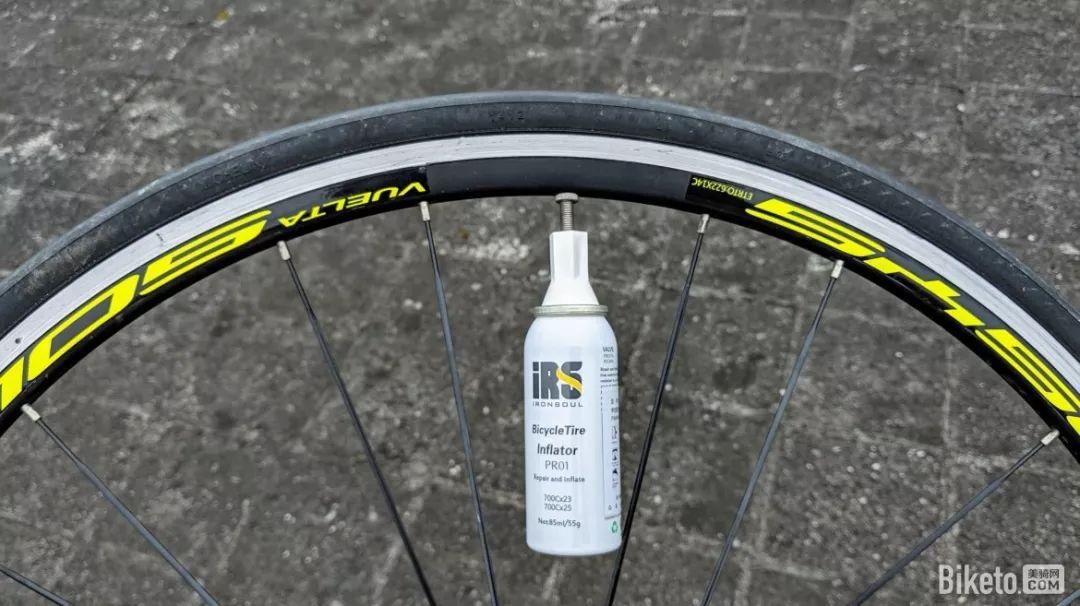 直怼气嘴的补胎神器 1分钟够快了吗?台湾IRS充气补胎液测试-汽车充气补胎宝