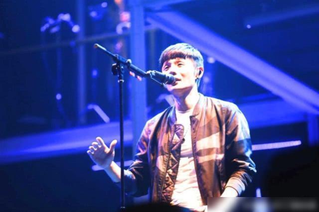 10首悲伤的情歌,它的歌词所带给我们的是一些共鸣以及一些道理(悲伤情歌排行榜前十名)