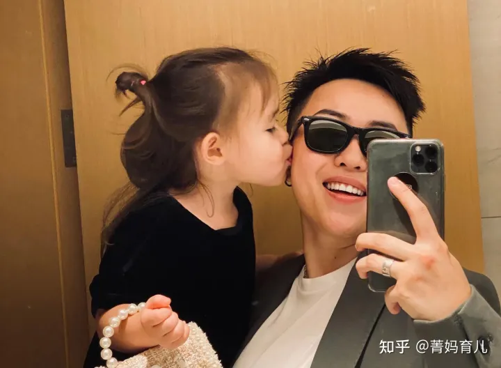 跨国买精生混血女儿的叶海洋,二胎出生了!前一天还在直播(叶海洋是女的吗)