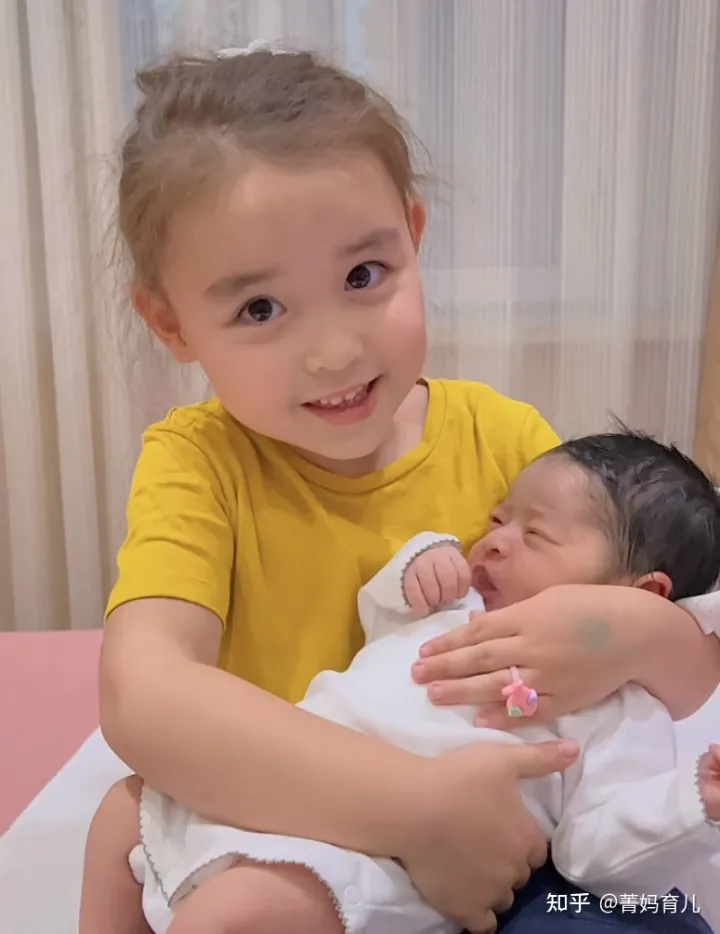跨国买精生混血女儿的叶海洋,二胎出生了!前一天还在直播(叶海洋是女的吗)