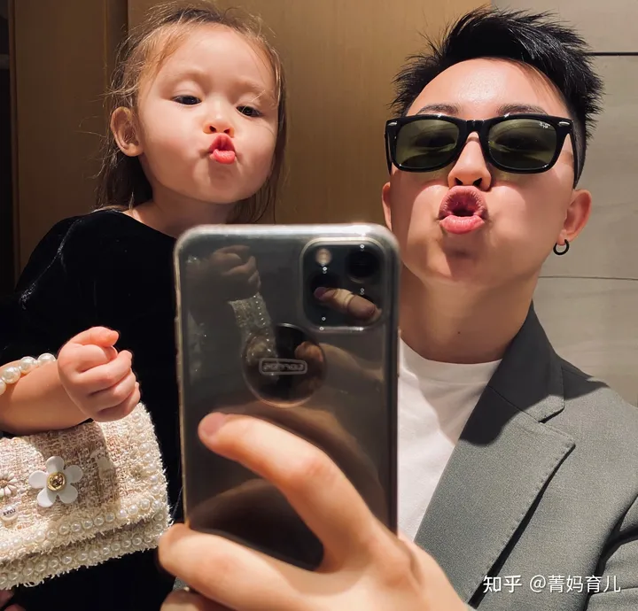 当年花50万买精生混血女儿的叶海洋,现在生完二胎,已坐完月子了(叶海洋生二胎了吗知乎)