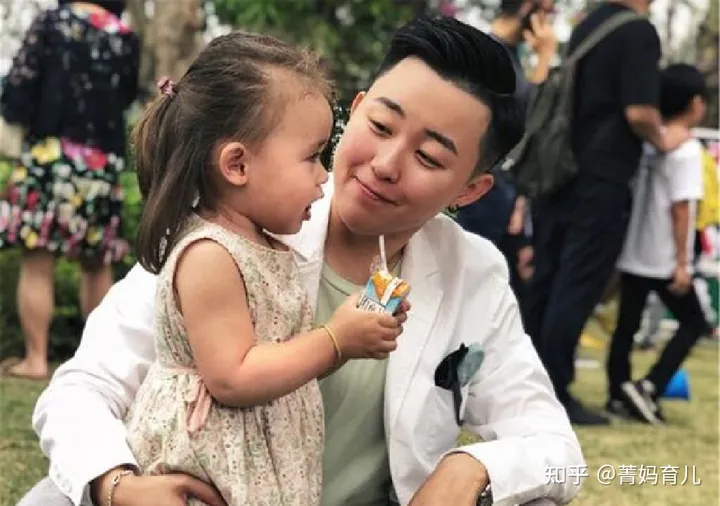 当年花50万买精生混血女儿的叶海洋,现在生完二胎,已坐完月子了(叶海洋生二胎了吗知乎)