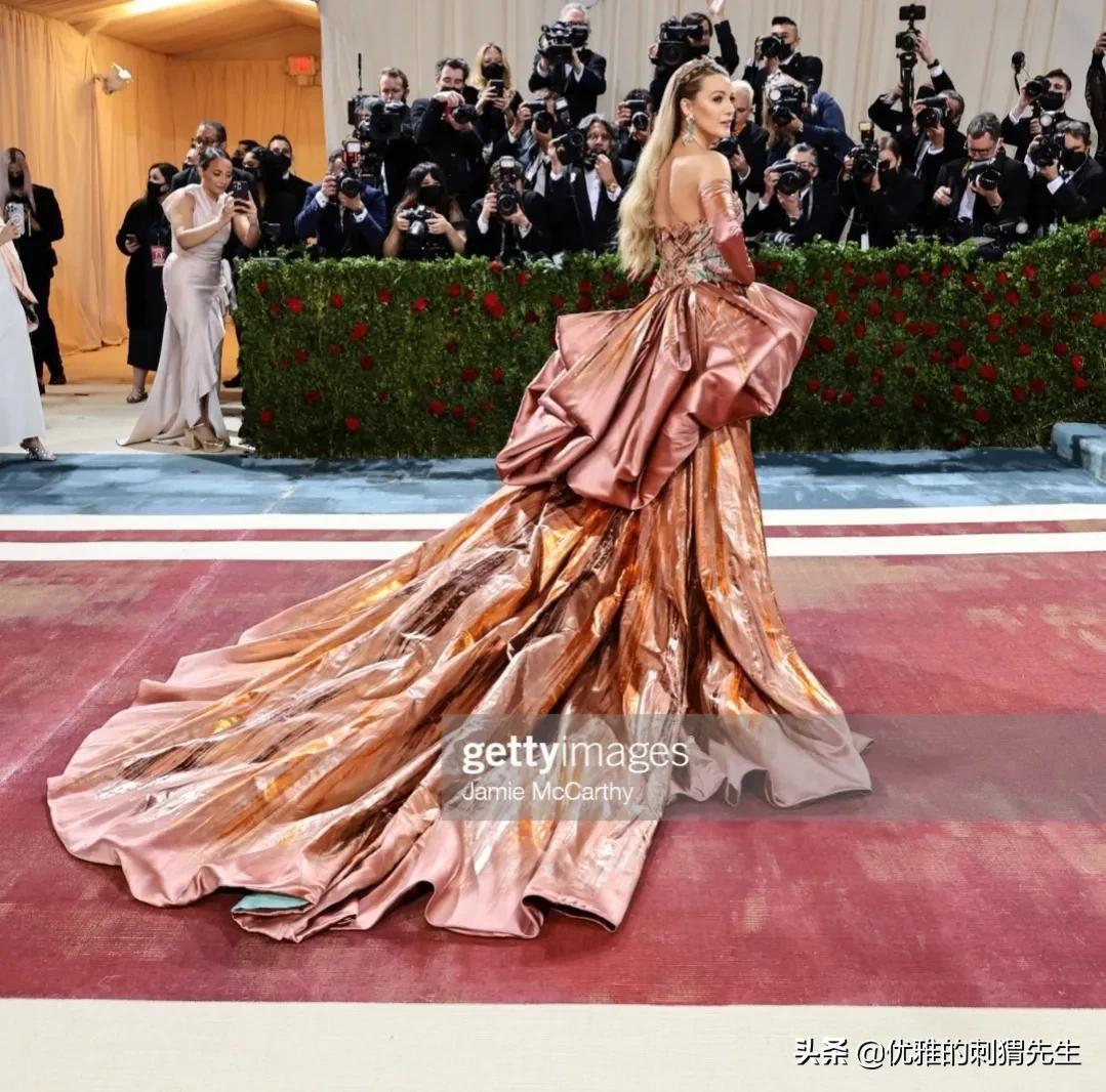 一天认识一个时尚品牌(1)Versace范思哲——高调奢华,极致华丽(范思哲是什么档次的奢侈品)