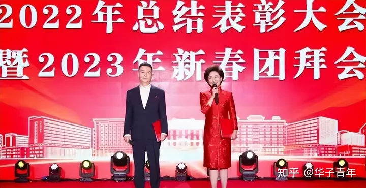 淡出《新闻联播》7个月的海霞,近照白发明显,主播岗或将再上新-央视新闻联播海霞简介