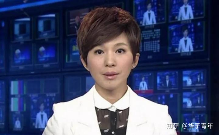 淡出《新闻联播》7个月的海霞,近照白发明显,主播岗或将再上新-央视新闻联播海霞简介