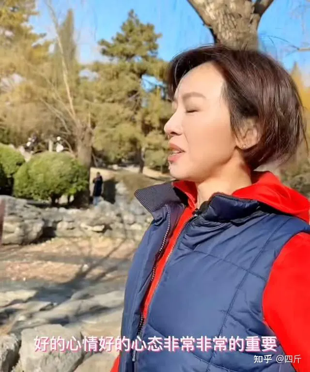 央视女主持欧阳夏丹回归,消失三年首次露面,素颜出镜未回应离职-央视女主持人欧阳夏丹名单及照片