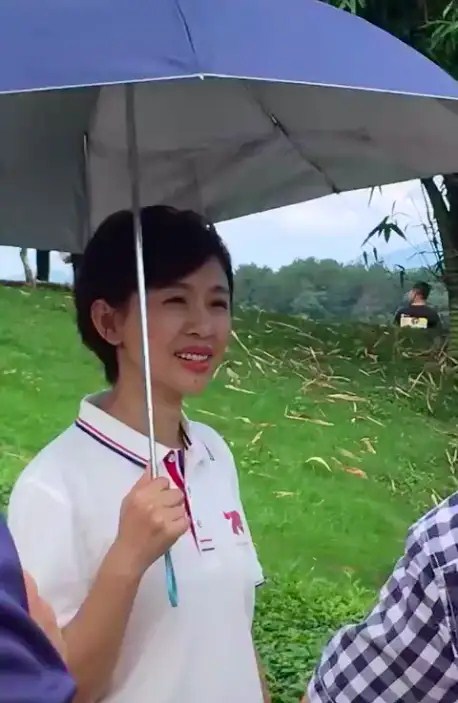 央视主持人欧阳夏丹近照,穿着简单难掩优雅好气质-央视主持人欧阳夏丹干嘛去了