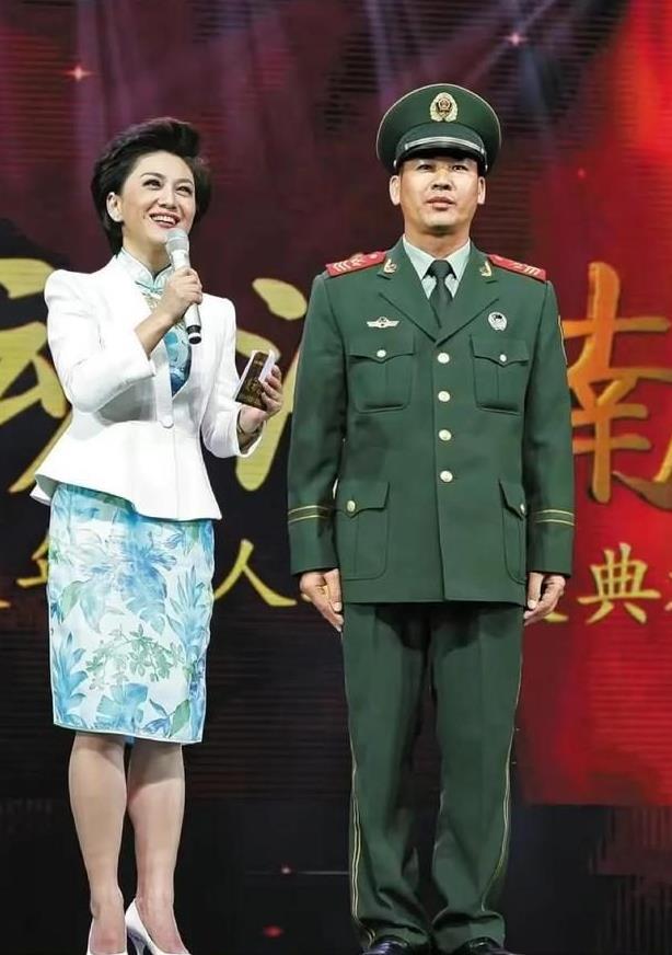 海霞不再担任央视主持人,关注到全身照才发现原来个头挺矮-央视主持人海霞多大年龄啦