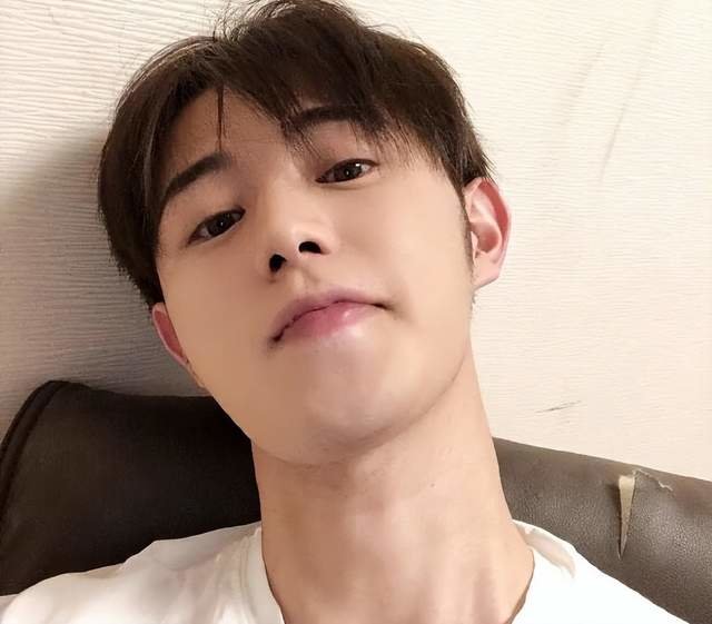 童锦程将举办新活动,第一个考虑的就是沫子,两人一起研究姿势(童锦程8.30)