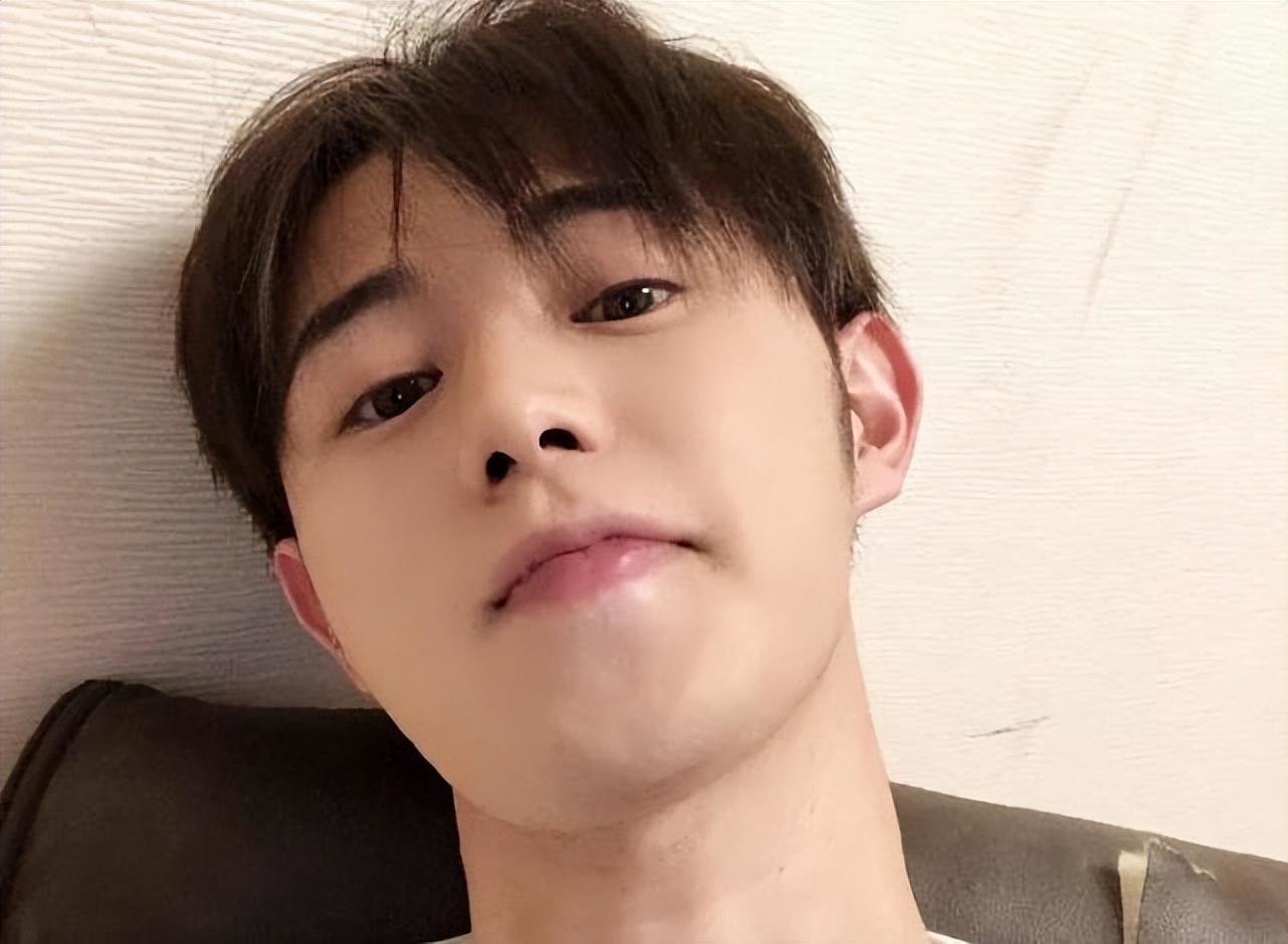 童锦程提前进入老年生活,主动做饭给对方吃,分开时恋恋不舍(童锦程多少岁了)