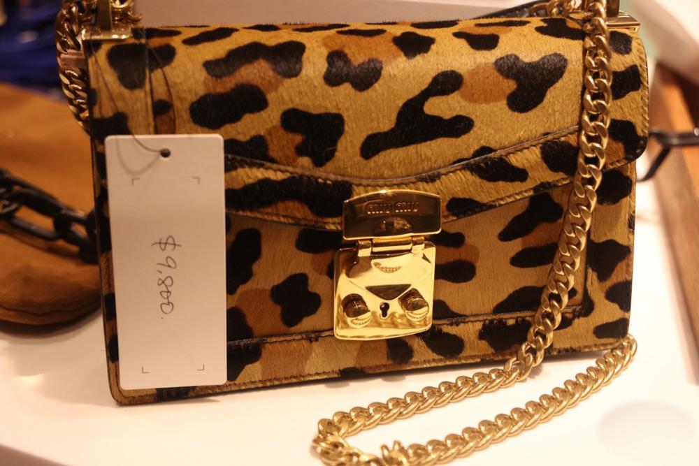 陈慧琳义卖8000件二手衣物,数百人涌入疯抢,警方介入解决纠纷-陈慧琳捐赠