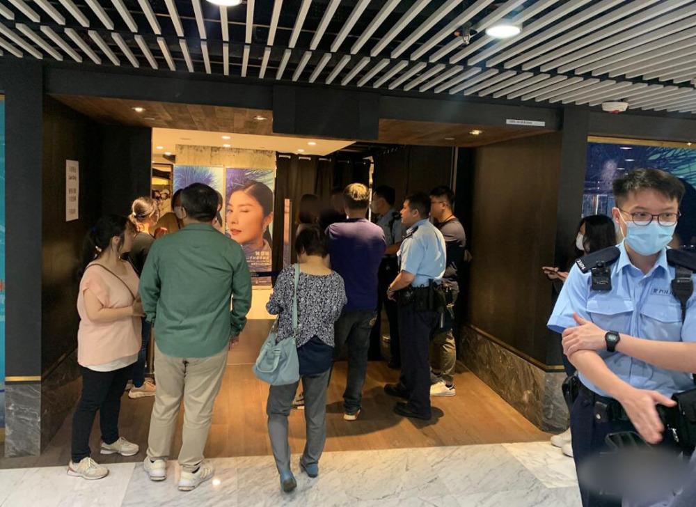 陈慧琳义卖8000件二手衣物,数百人涌入疯抢,警方介入解决纠纷-陈慧琳捐赠