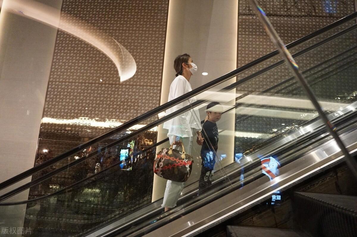 陈慧琳义卖8千件二手衣物,本为公益,不料引来疯狂抢购!-陈慧琳接受采访