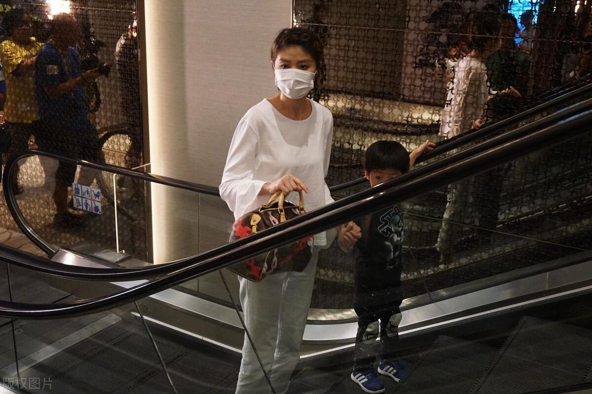 陈慧琳义卖8千件二手衣物,本为公益,不料引来疯狂抢购!-陈慧琳接受采访