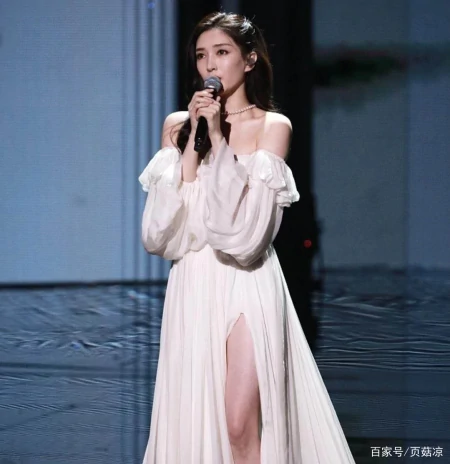 江疏影近照曝光,肤白貌美大长腿众人羡,无奈长裙太暴露显尴尬(江疏影究竟有多美连不屑一顾的笑)