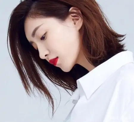 江疏影近照曝光,肤白貌美大长腿众人羡,无奈长裙太暴露显尴尬(江疏影究竟有多美连不屑一顾的笑)