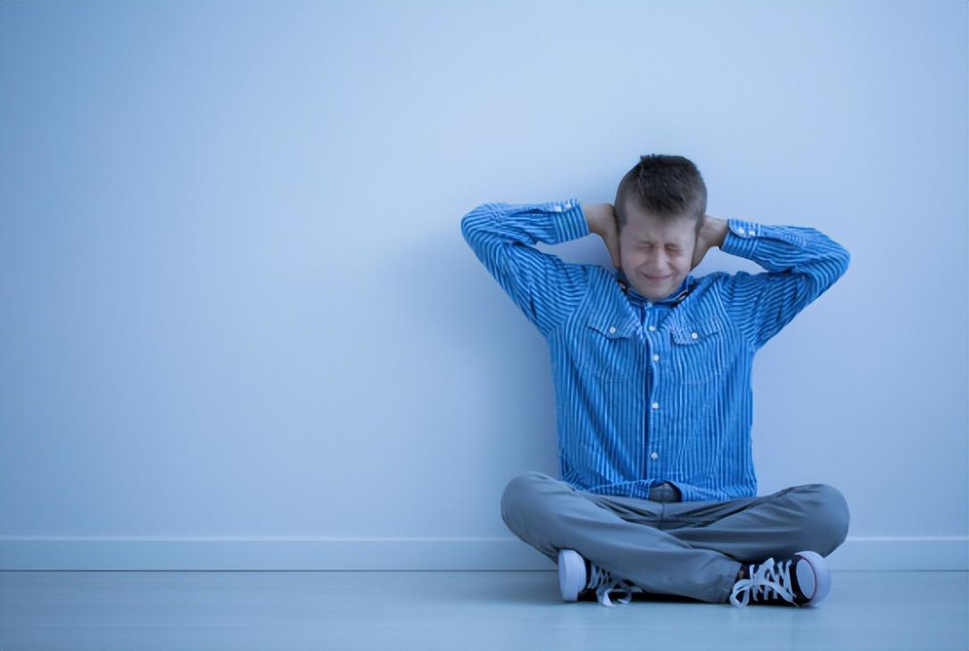 女孩被扇耳光后还手,被认定“互殴”:遇到熊孩子,该怎么办?-2020女生扇耳光