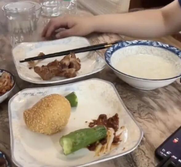 高考后饭菜的反差让人猝不及防 网友:考前大熊猫,考后流浪猫-高考后吃饭叫什么