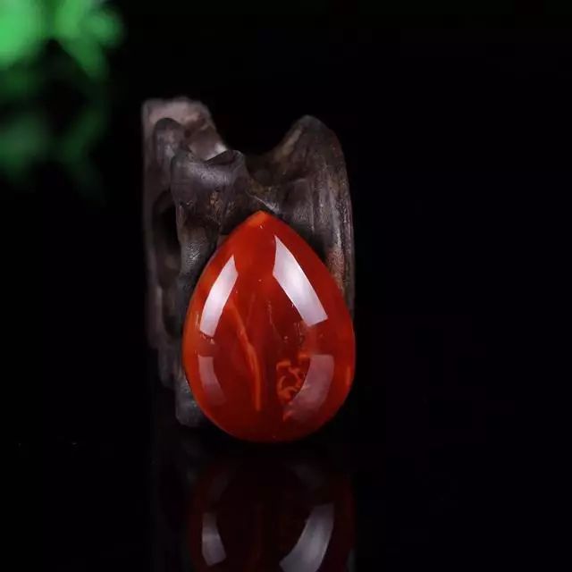 南红丨火焰纹的南红图片-南红火焰纹怎么形成的