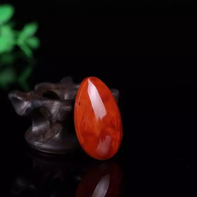 南红丨火焰纹的南红图片-南红火焰纹怎么形成的