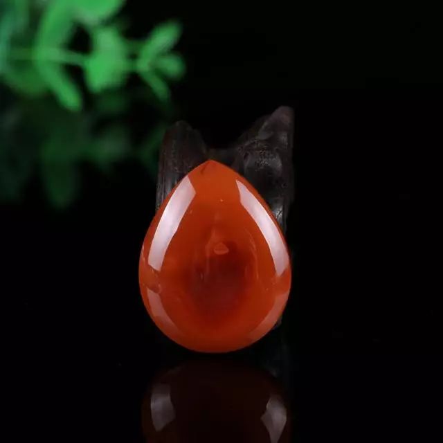 南红丨火焰纹的南红图片-南红火焰纹怎么形成的