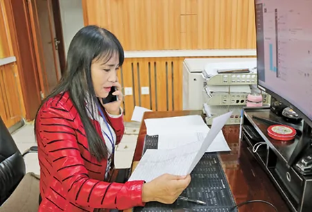 做求职者的贴心人(点赞新时代)(《山居秋暝》古诗意思)