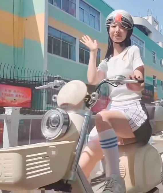 淄博175美少女接送游客引关注,官方回应可能是商家行为-山东淄博女孩