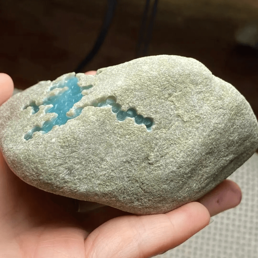 挑选翡翠原石的四大技巧(翡翠原石的知识与技巧)