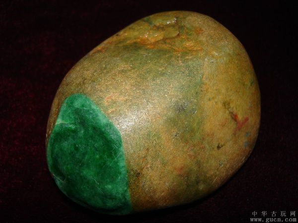 翡翠原石鉴定价值多少钱(翡翠原石鉴定价值多少钱一个)