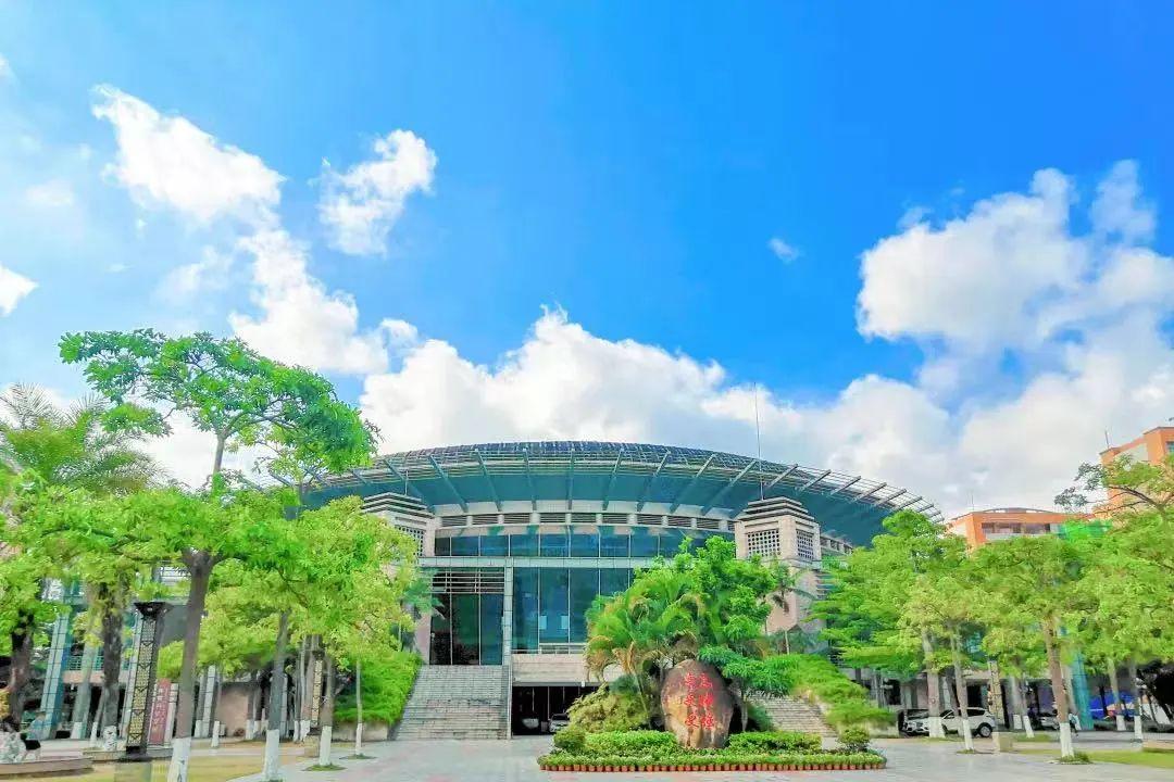 岭南师范学院:不在广州在湛江,1991年升本至今没有获批硕士点(岭南师范学院怎么样?大学排名)