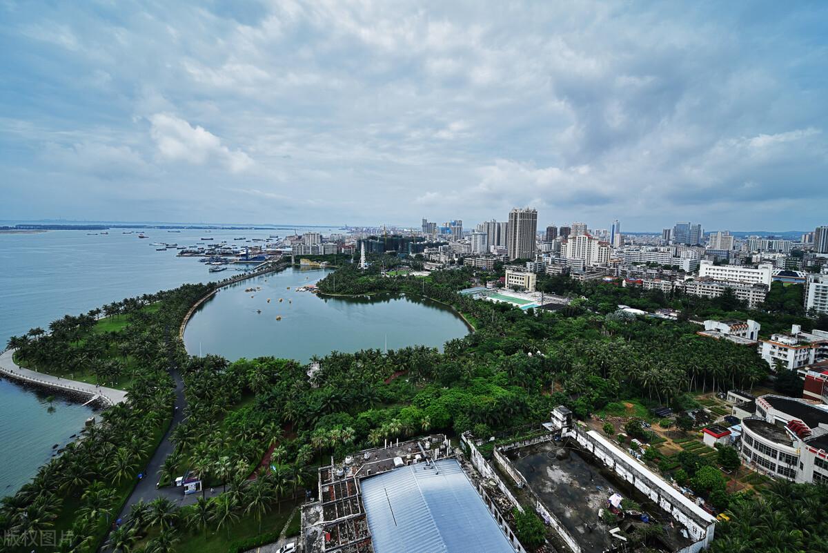 岭南师范学院:不在广州在湛江,1991年升本至今没有获批硕士点(岭南师范学院怎么样?大学排名)