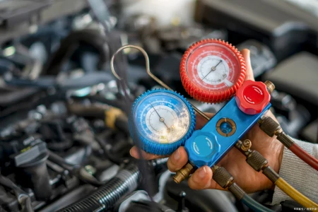 汽车空调不制冷是缺氟利昂吗?空调缺氟有什么表现和症状(汽车空调不凉都有什么原因造成的)