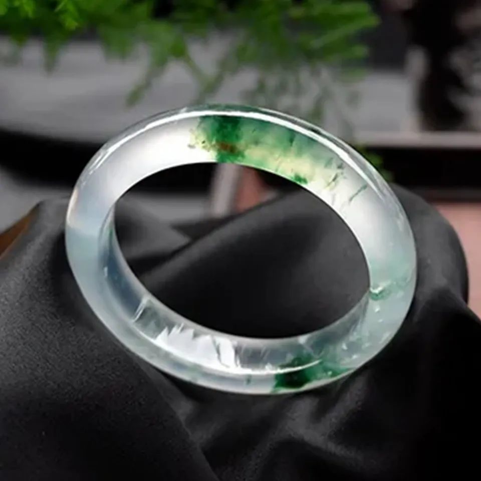 冰种翡翠玉镯的价格如何?冰种翡翠是性价比最高的翡翠吗?-冰种翡翠手镯什么价格
