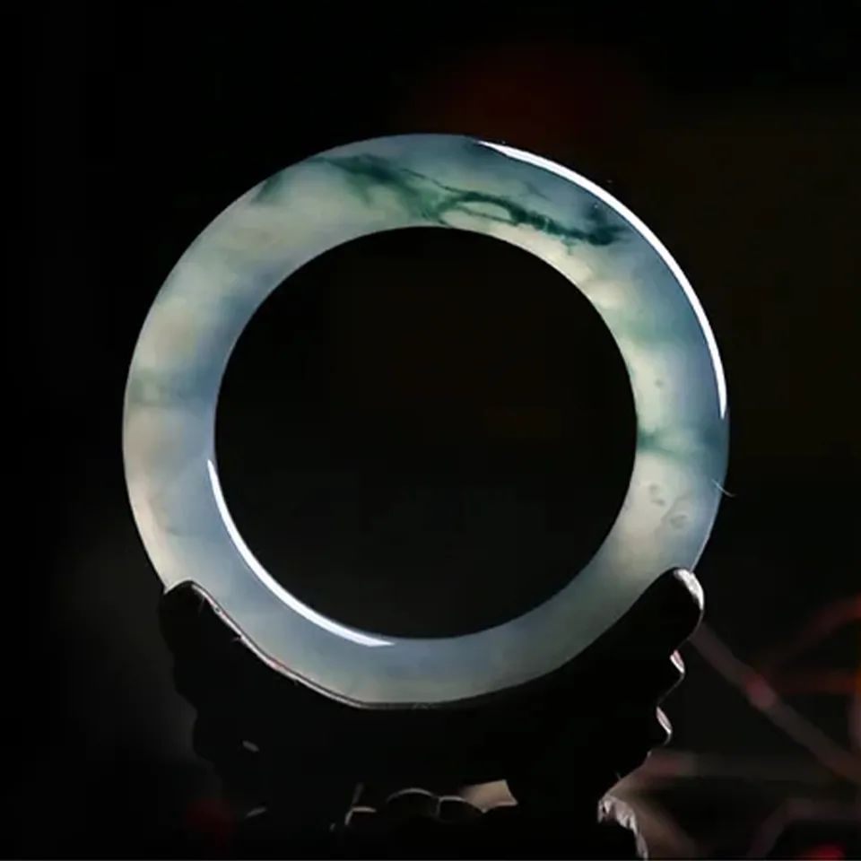 冰种翡翠玉镯的价格如何?冰种翡翠是性价比最高的翡翠吗?-冰种翡翠手镯什么价格