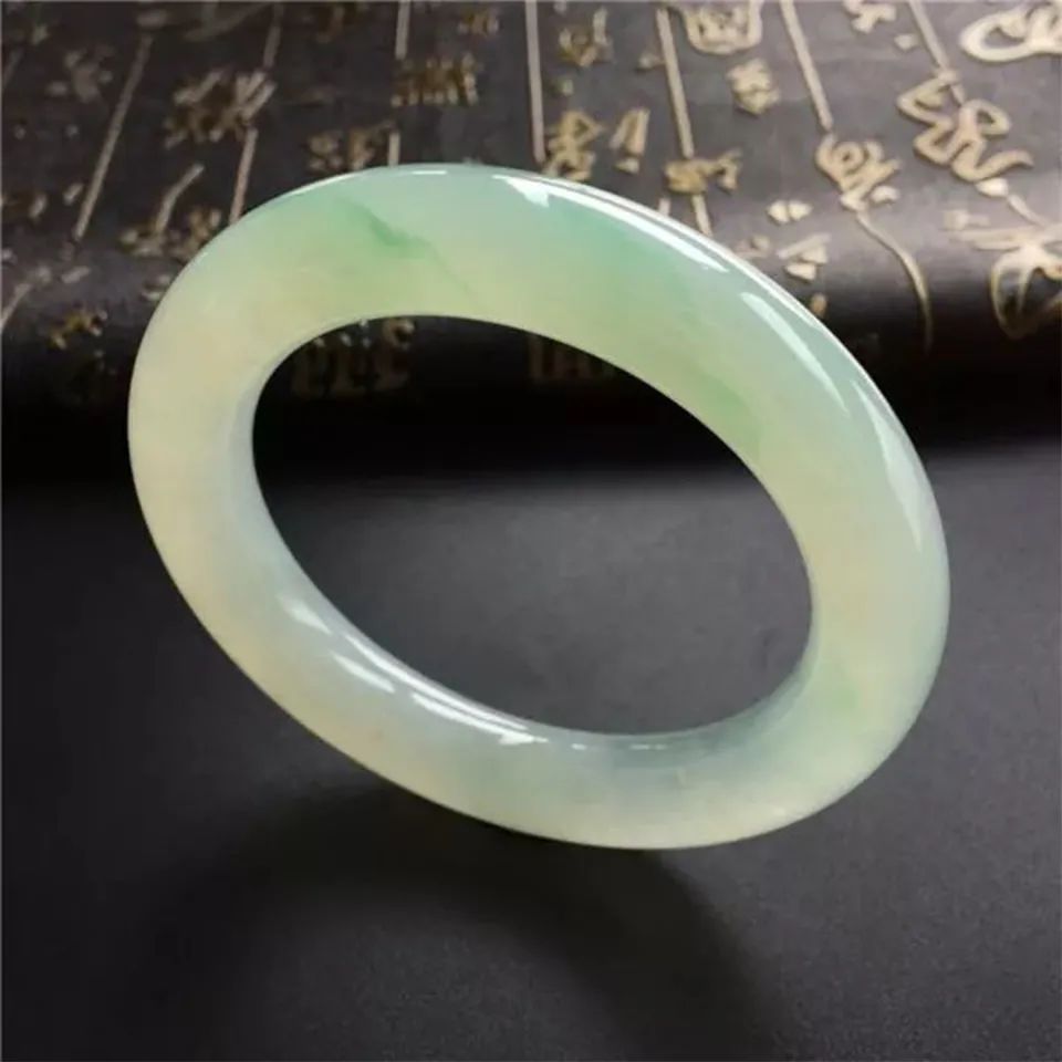 冰种翡翠玉镯的价格如何?冰种翡翠是性价比最高的翡翠吗?-冰种翡翠手镯什么价格