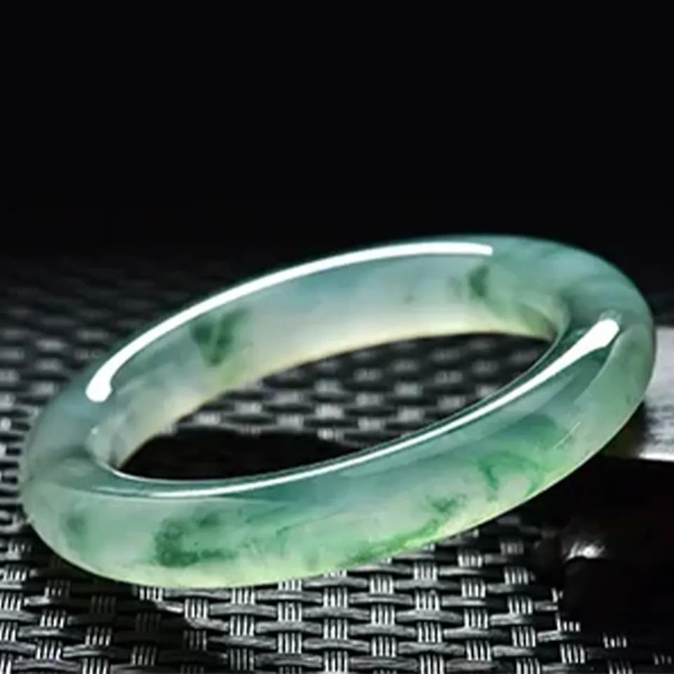 冰种翡翠玉镯的价格如何?冰种翡翠是性价比最高的翡翠吗?-冰种翡翠手镯什么价格