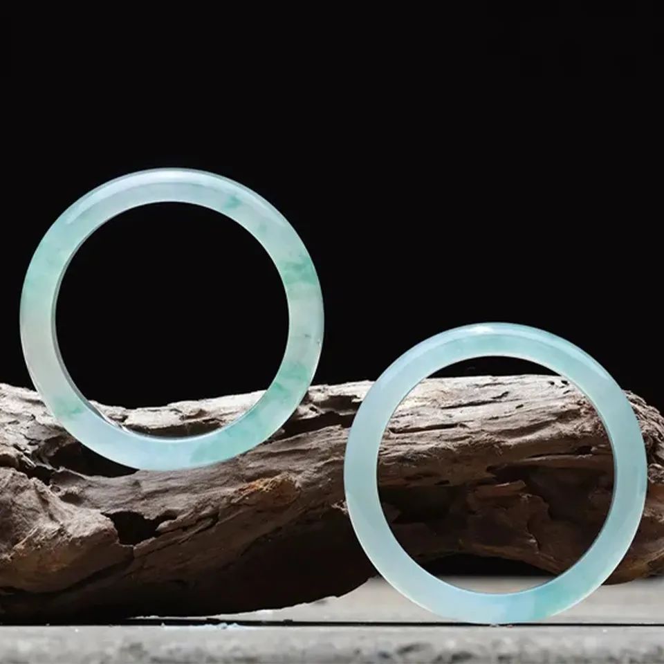 冰种翡翠玉镯的价格如何?冰种翡翠是性价比最高的翡翠吗?-冰种翡翠手镯什么价格