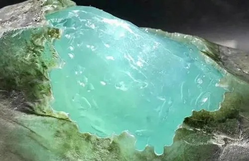 翡翠原石怎么辨别真假-如何辨别翡翠原石的样子?