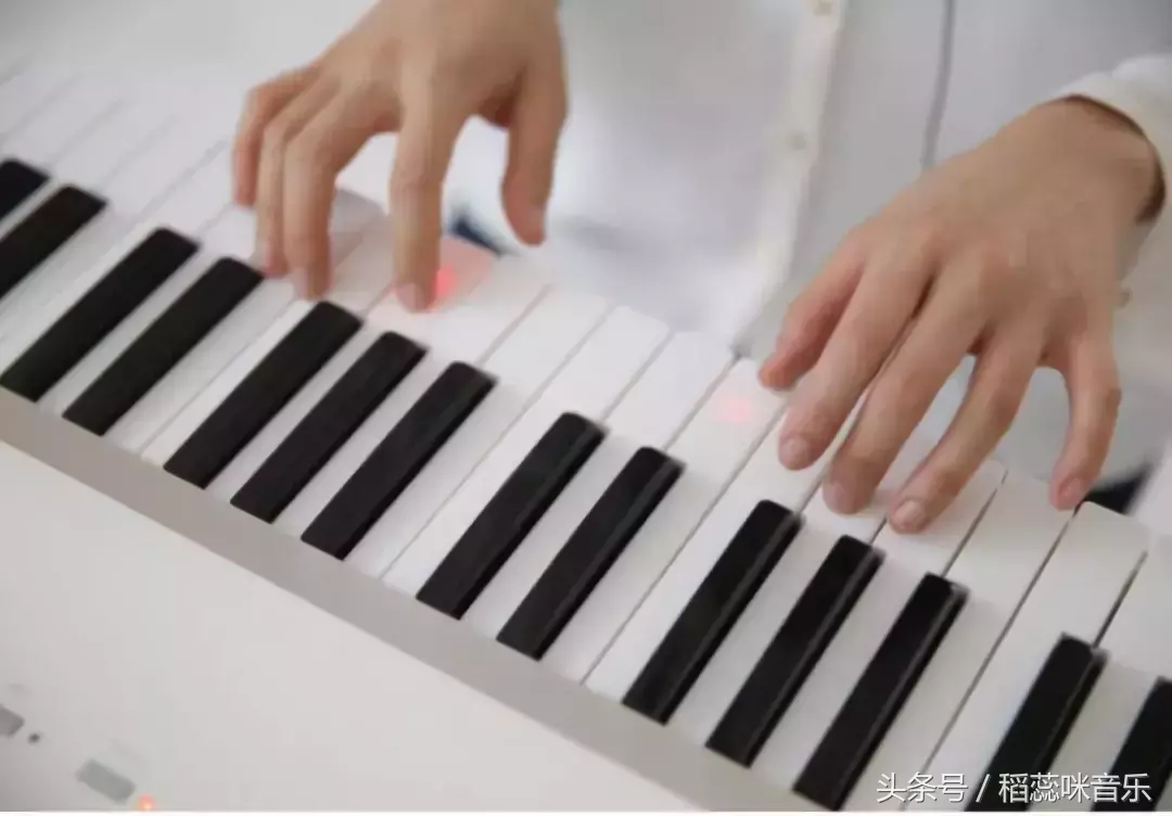 钢琴演奏的6种基本指法,优美的手上动作会加分哦!(免费学钢琴的自学软件)